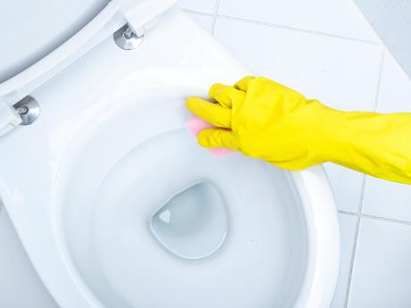 Comment nettoyer ses toilettes sans produits chimiques ?