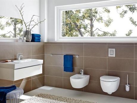 Les bâtis-supports dissimulent les installations techniques dans votre salle de bains