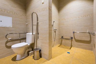 Comment aménager une salle de bains pour personnes à mobilité réduite?